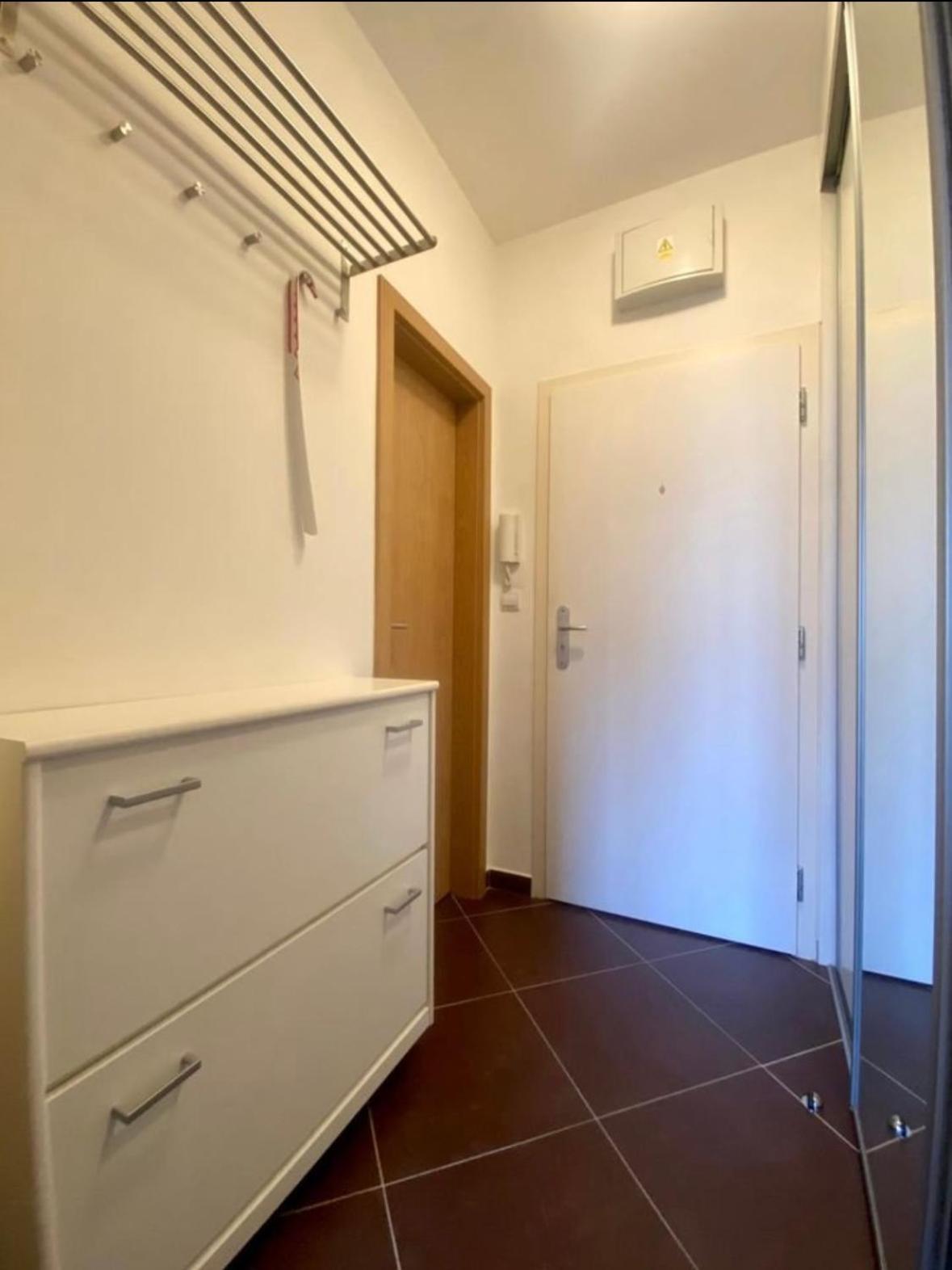 Private Apartment 1Km From Center Bratislava Luaran gambar